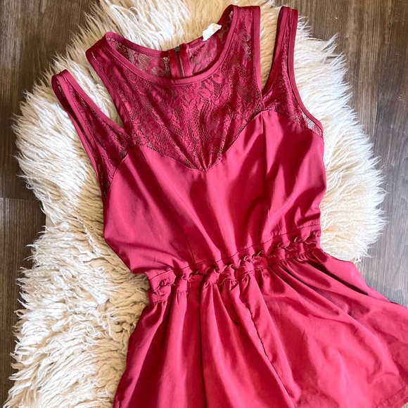 Tobi Cold Shoulder Cut Red Romper (Size S) - Picture 7 of 9